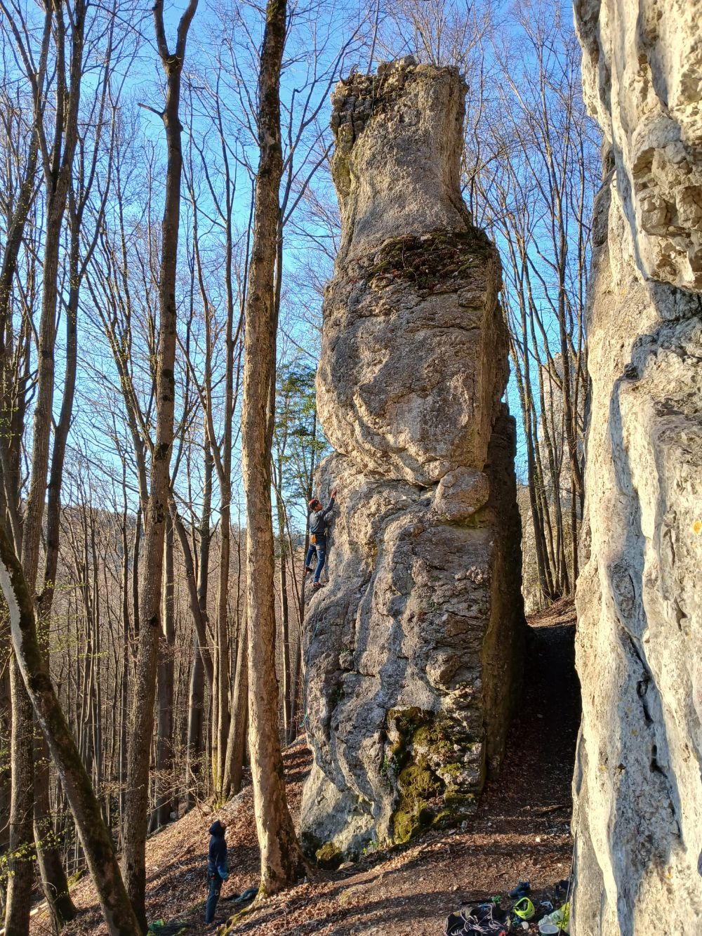 Manuel Fleck in ´Entspannen im Hund´ (7) am Bamberger Turm im Würgauer Klettergarten (Bild: Mona Wagner)