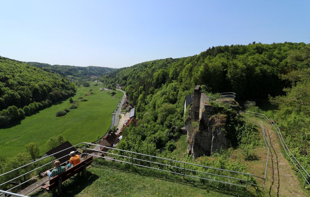 <p>Obertrubach hat eine Vielzahl von tollen Aussichtspunkten zu entdecken.</p><p>
Am Ortsrand von Obertrubach, unmittelbar neben dem Kletterfels Eldorado, befindet sich das derzeit einzige Kletter-Infozentrum der Fränkischen Schweiz und des gesamten Frankenjuras. Es bietet vielfältige Informationstafeln zum Klettersport im Frankenjura, einen Kletter-Erlebnisspielplatz sowie einen Juragarten mit frankenjura-typischer Felsvegetation.</p>