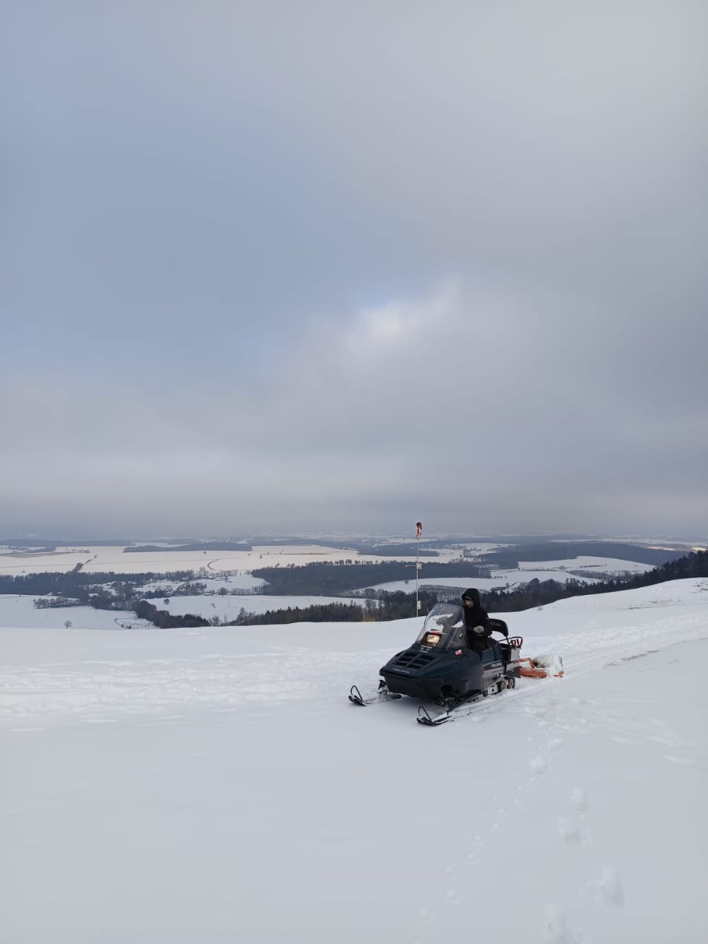 Loipenspuren am Görauer Anger (Bild: Stefan Amschler)