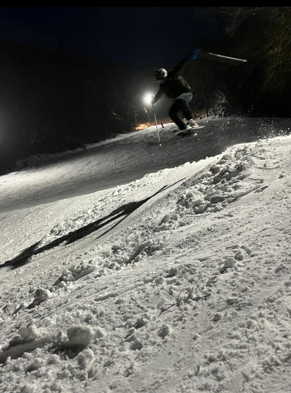 Ein aktuelles Flutlicht-Bild vom Skilift Spies (Bild: Horst Fischer)