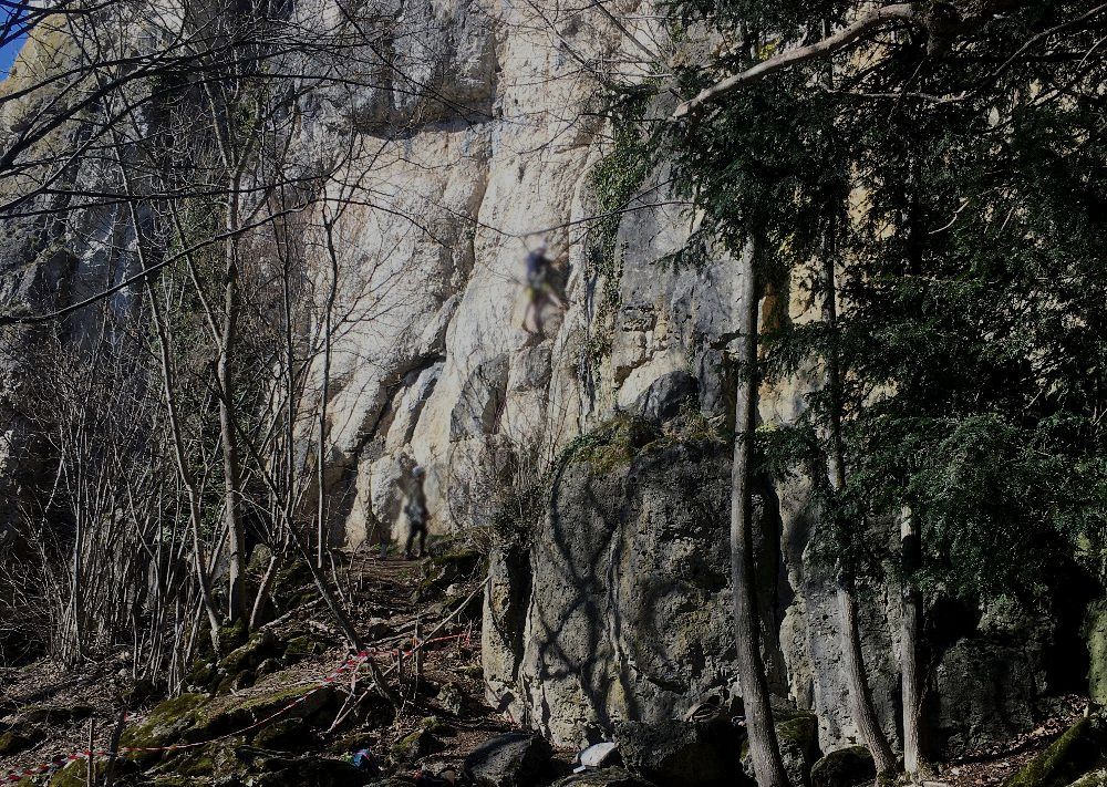 Kletterer in der Route ´Lebe deinen Traum´ am Röthelfels Die Personen wurden aus rechtlichen Gründen unkenntlich gemacht.