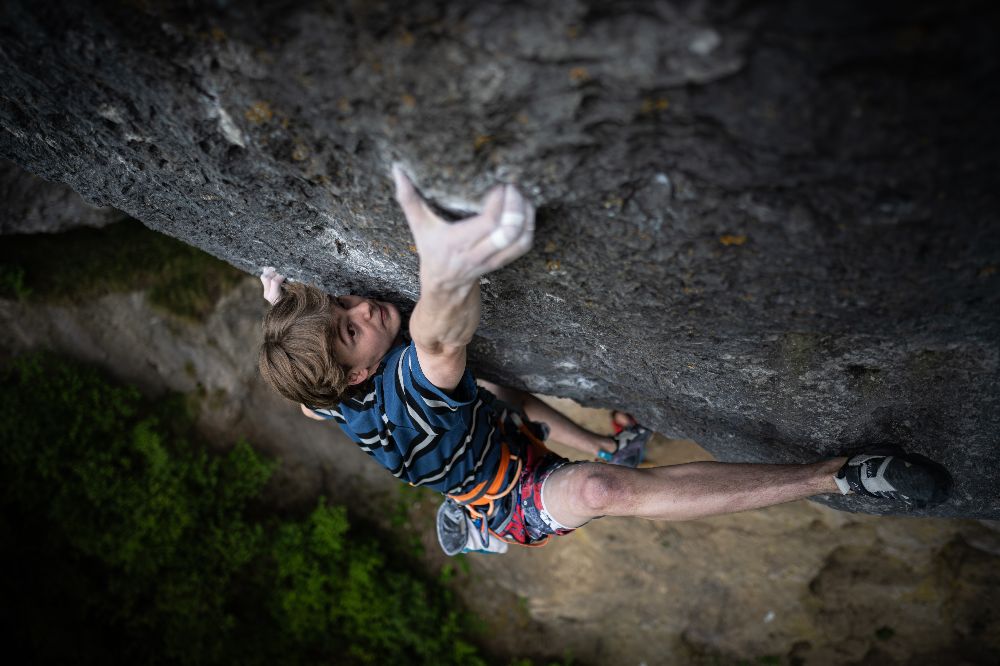 Justus Jäger klettert ´Black Label (11) am Schneiderloch (Bild: Stefan Riedl)