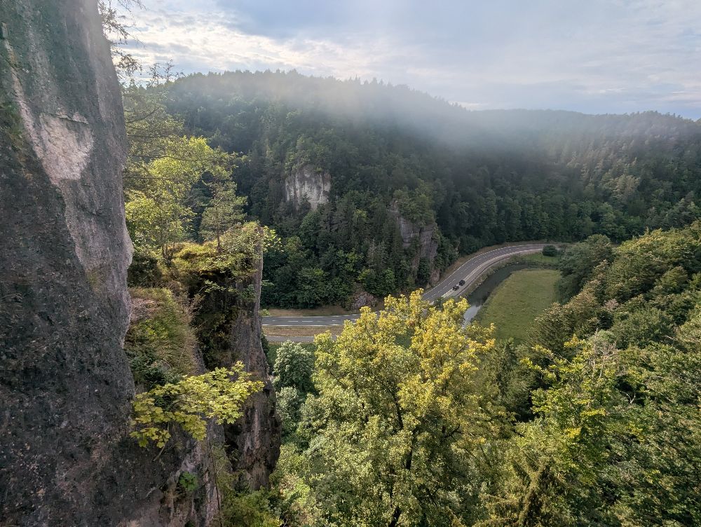 Blick von der Rabenecker Wand ins Wiesenttal (Bild: Benedikt Weber)