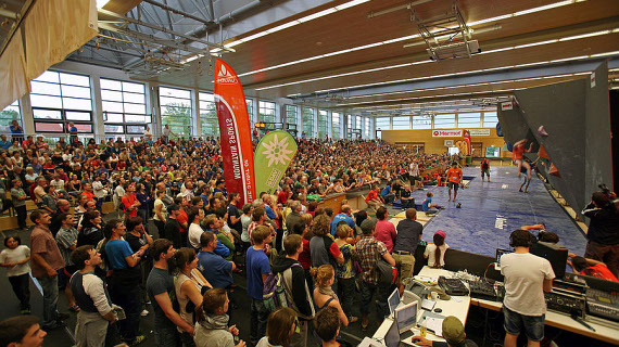 Die Zuschauerkulisse beim Kletterfestival vergangenen Jahr (Bild: Heiko Fricke)