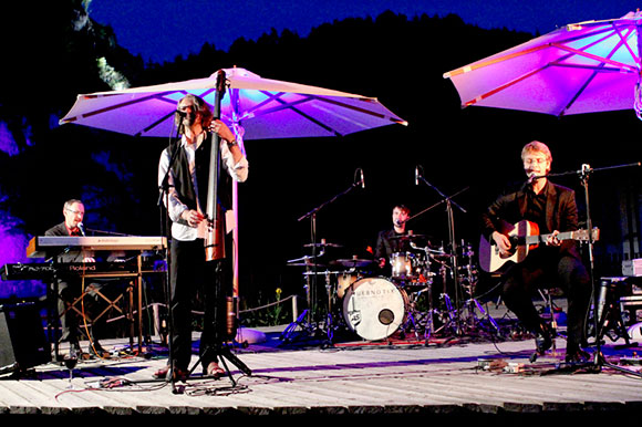 Open Air im Felsenbad mit HUEBNOTIX.